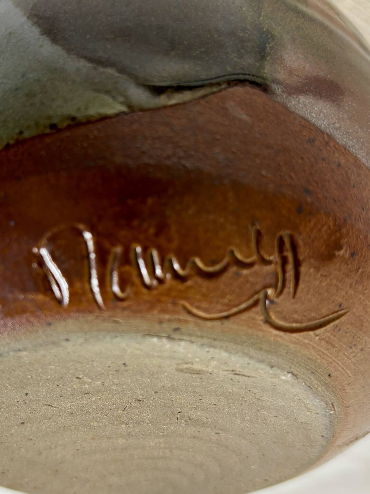 Pot en grès artisanal signé – Bleu, brun et ocre
