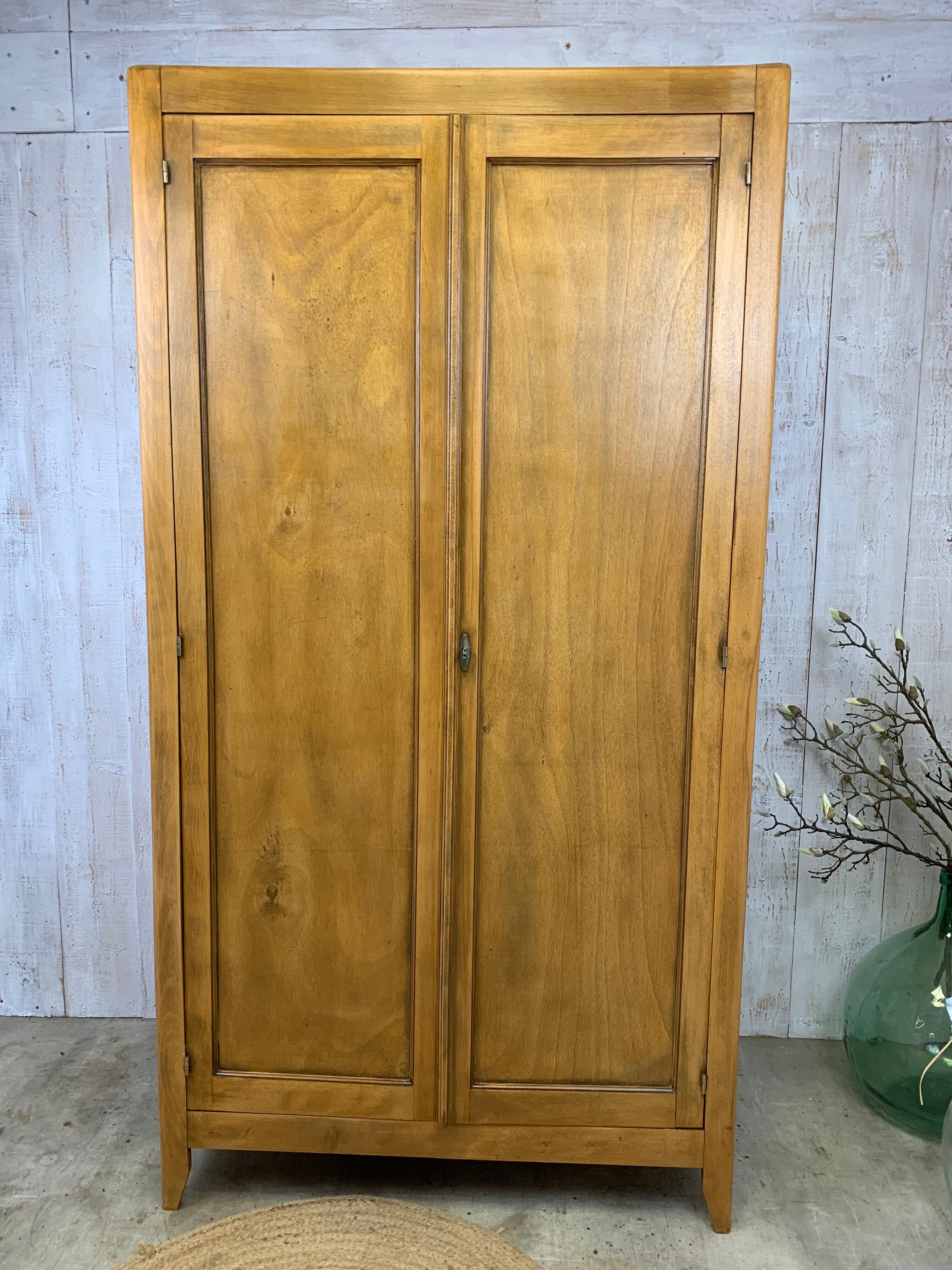 Armoire parisienne vintage
