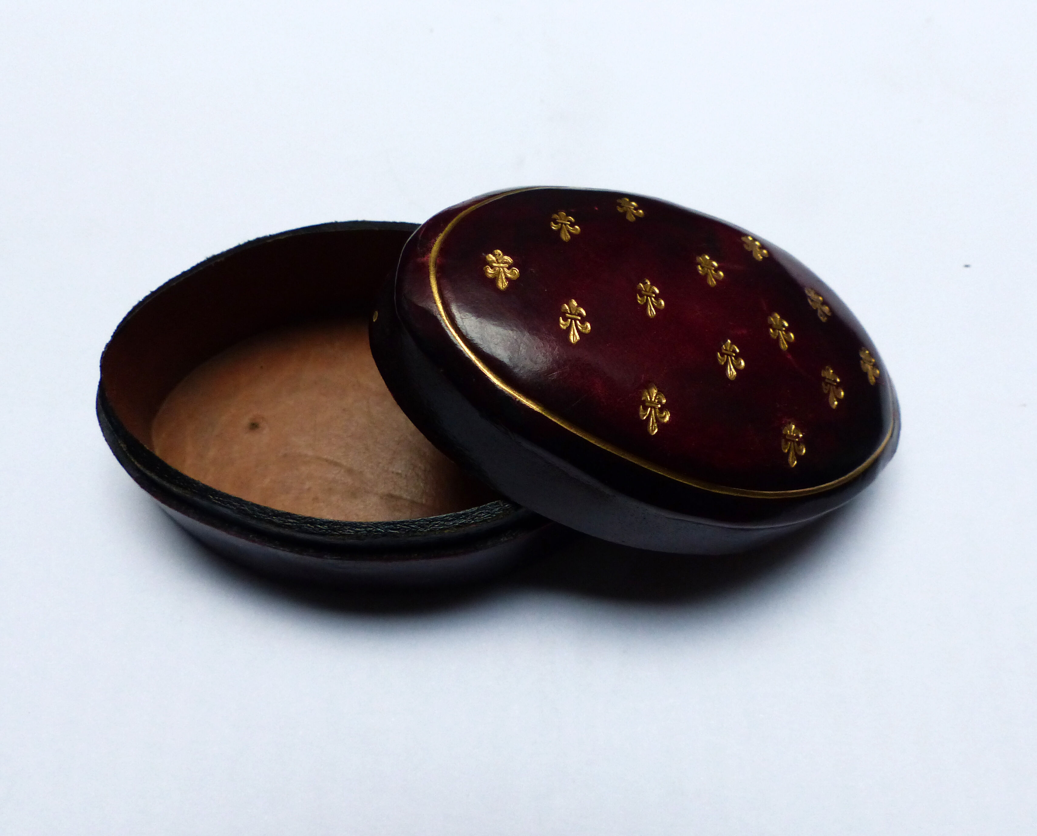 Small box in vintage and Italian leather