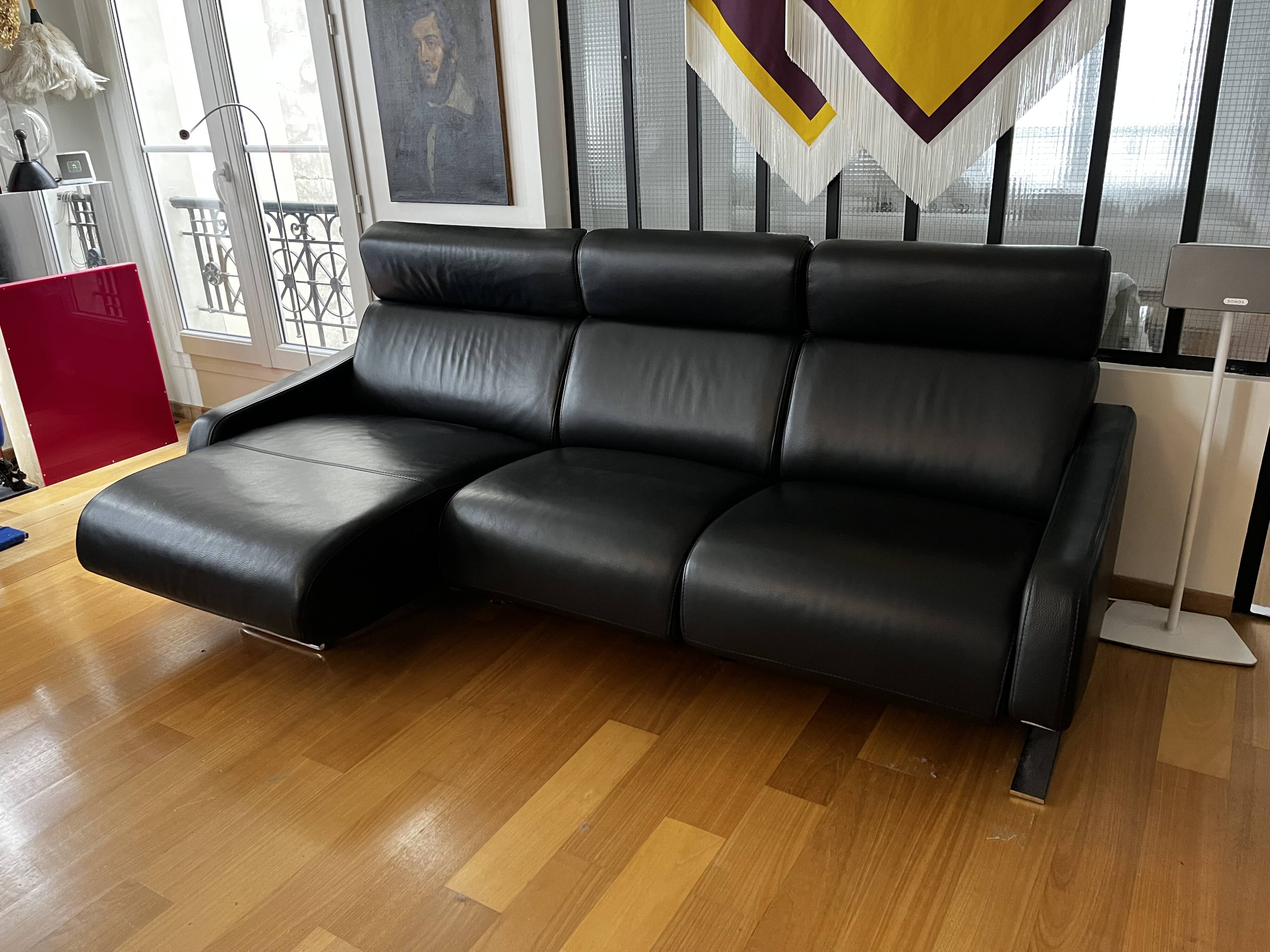 Black leather Steiner sofa