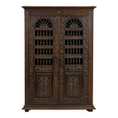 Armoire ancienne en bois sculpté