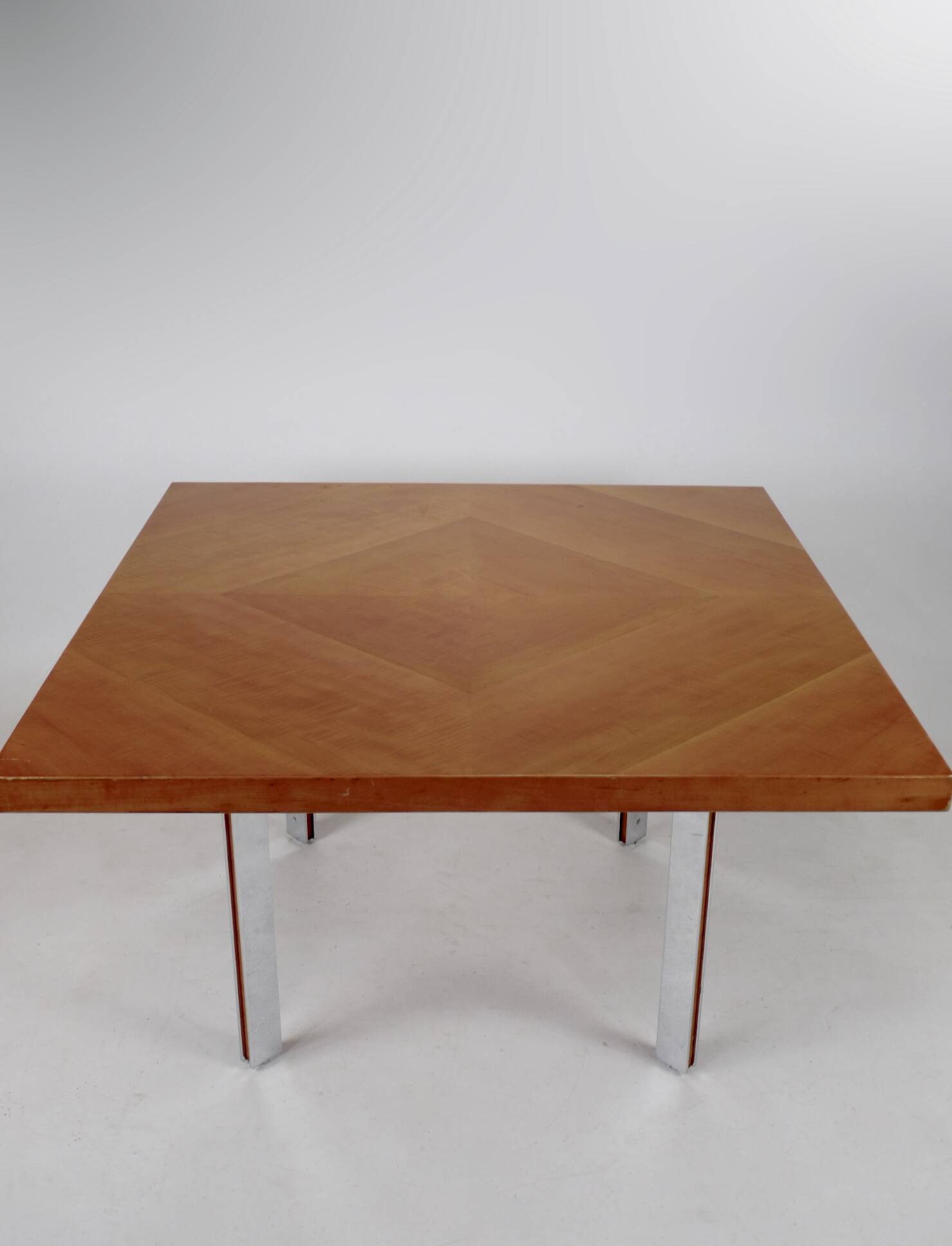 Table en Poirier par Gordon Russell, années 1970