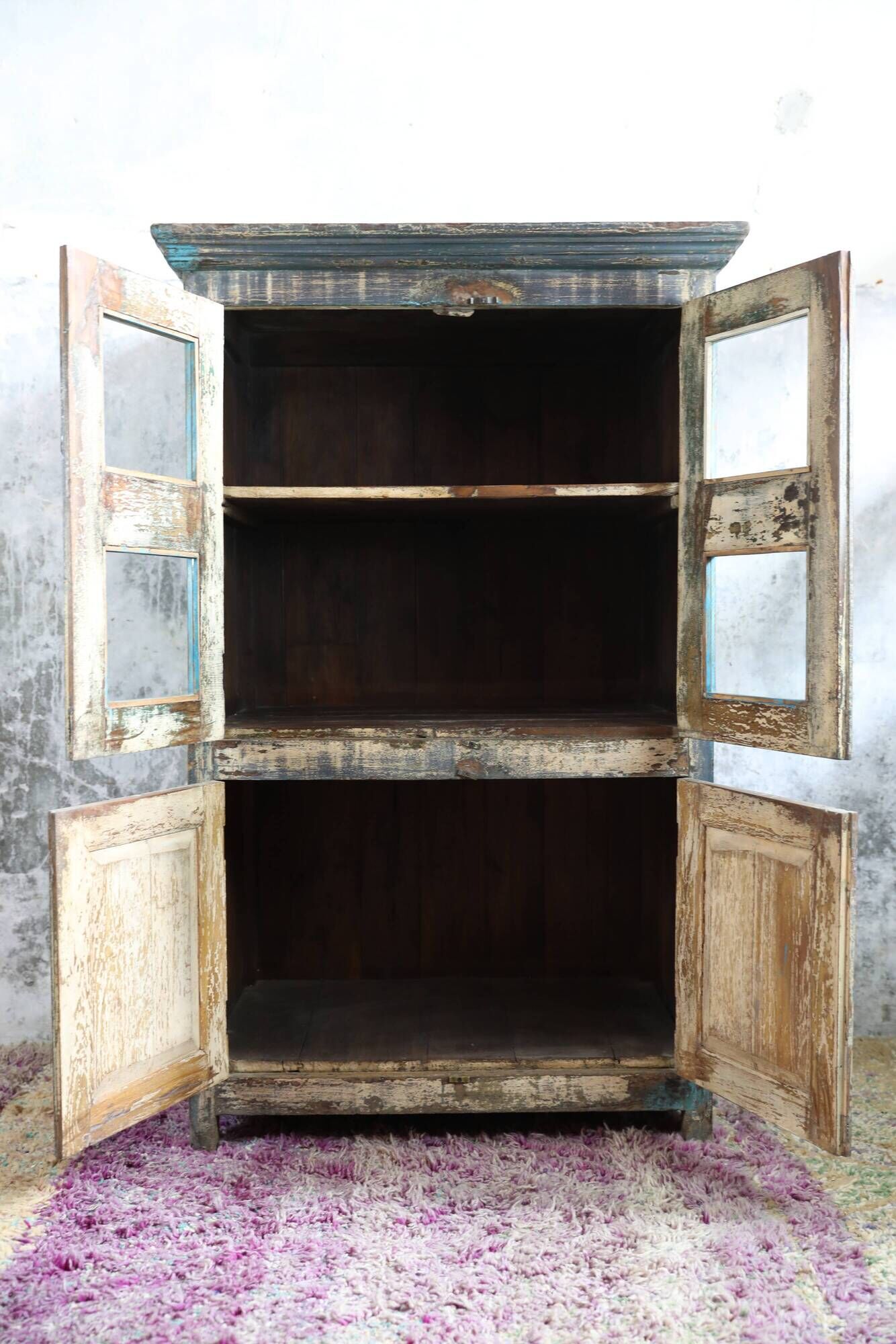 Indian furniture glass cabinet, 4 doors 2 shelves