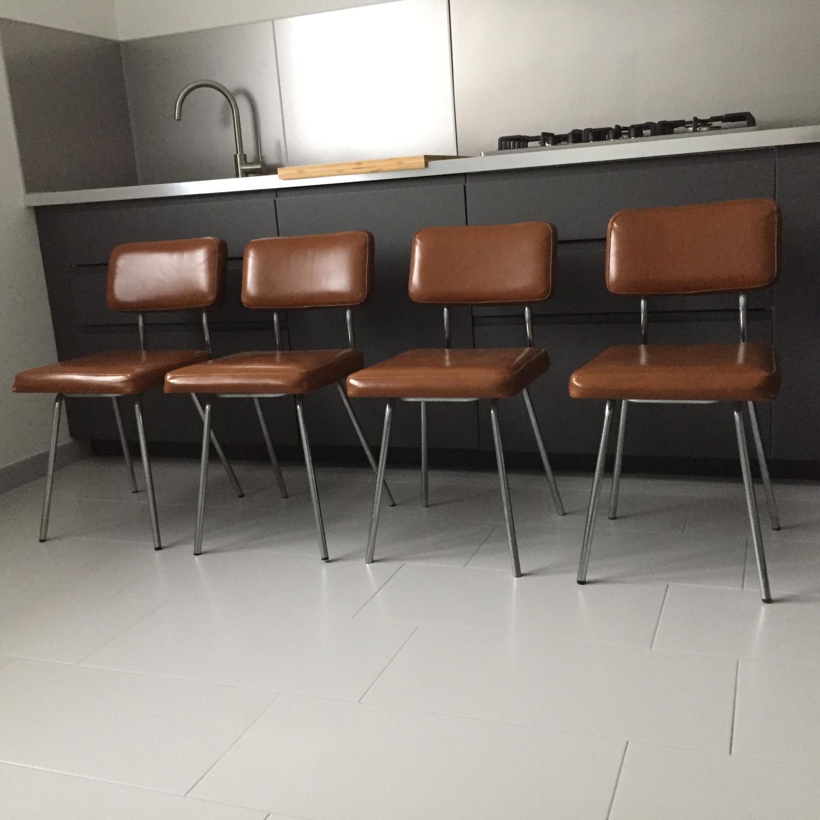 Lot de 4 chaises années 70