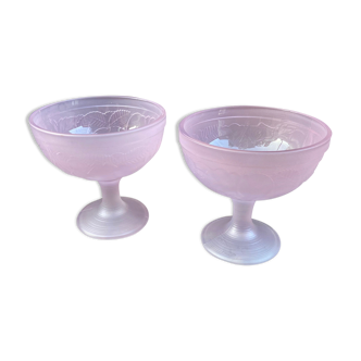 Ensemble de 2 coupes en verre moulé rose