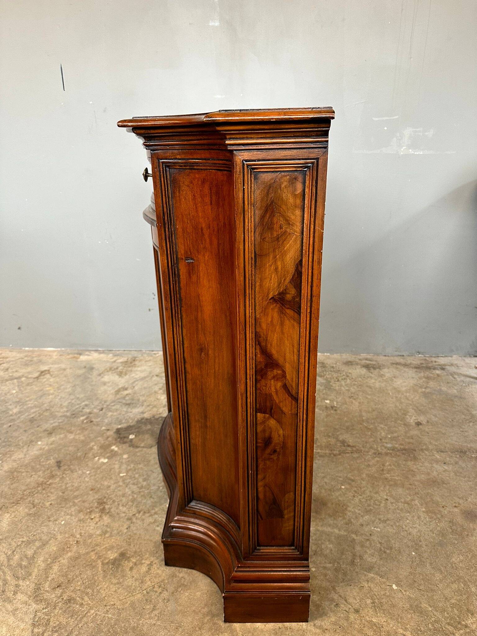 English style entrance furniture