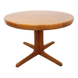 Vintage round dining table in Scandinavian style from the 60s and 70s in elm.