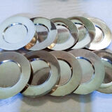 Solid tin plates (presentation) under plates