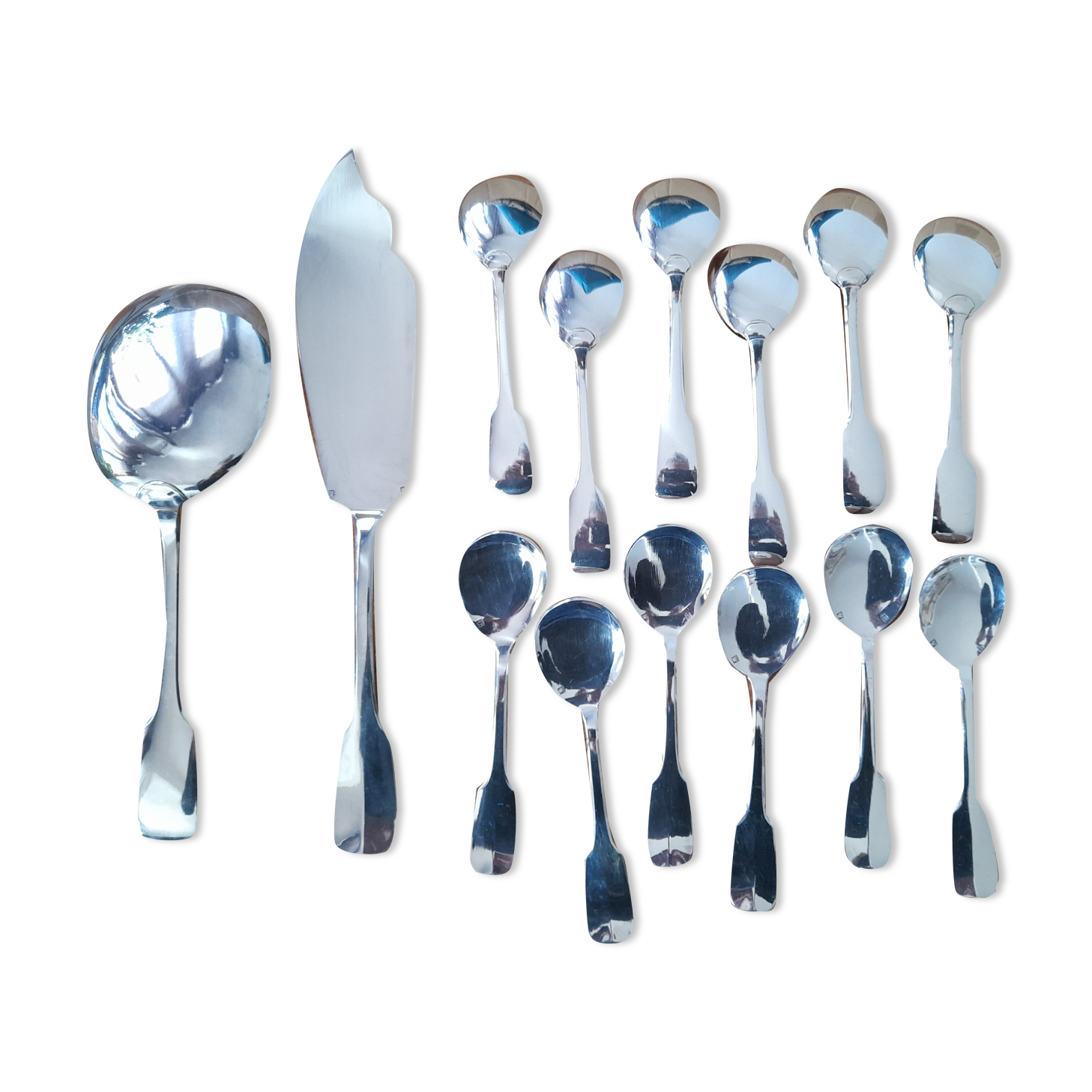 cutlery and spoons with ice and silver metal cake