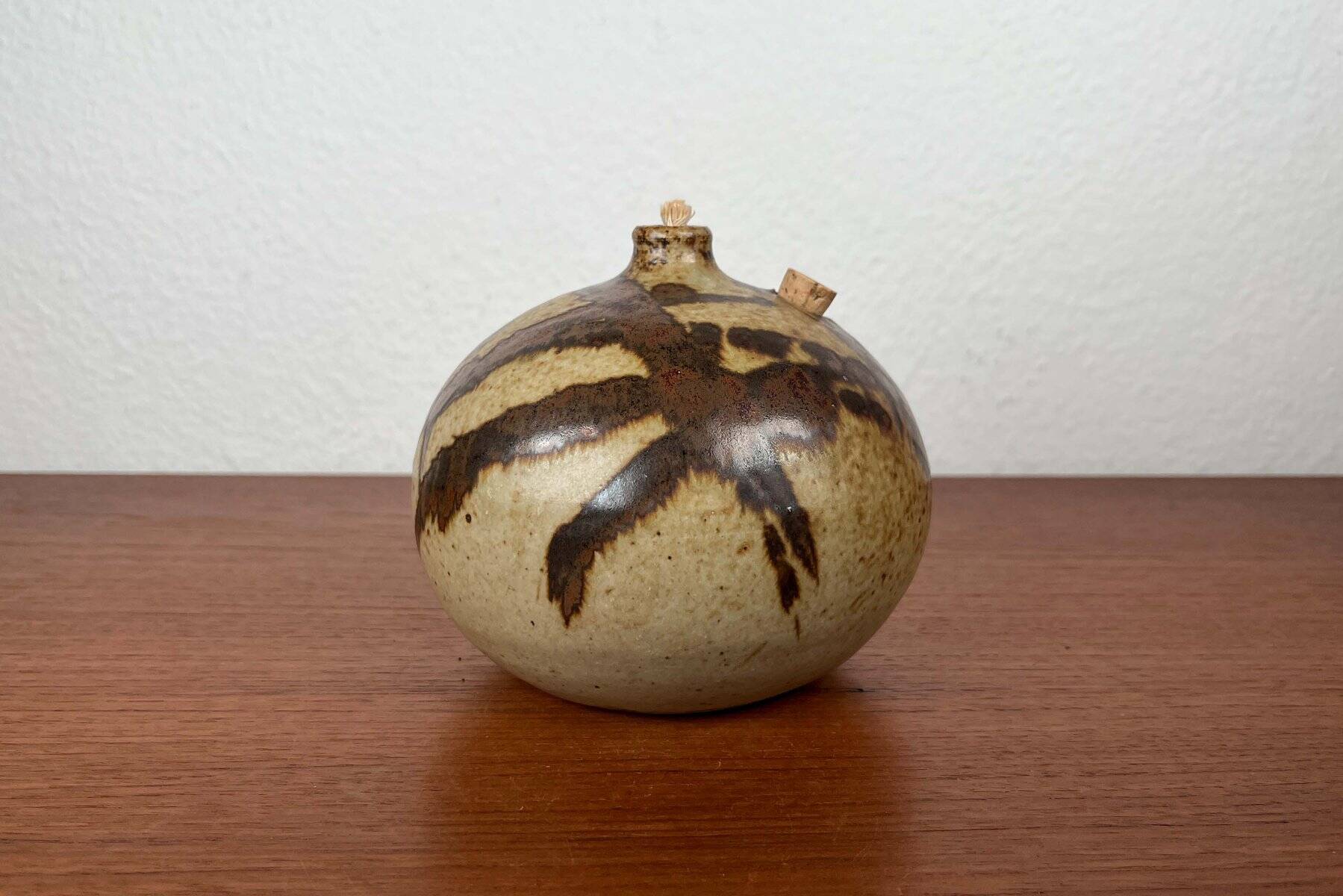 Mid-century Danish studio ceramic oil lamp by Aage Würtz, 1960s.