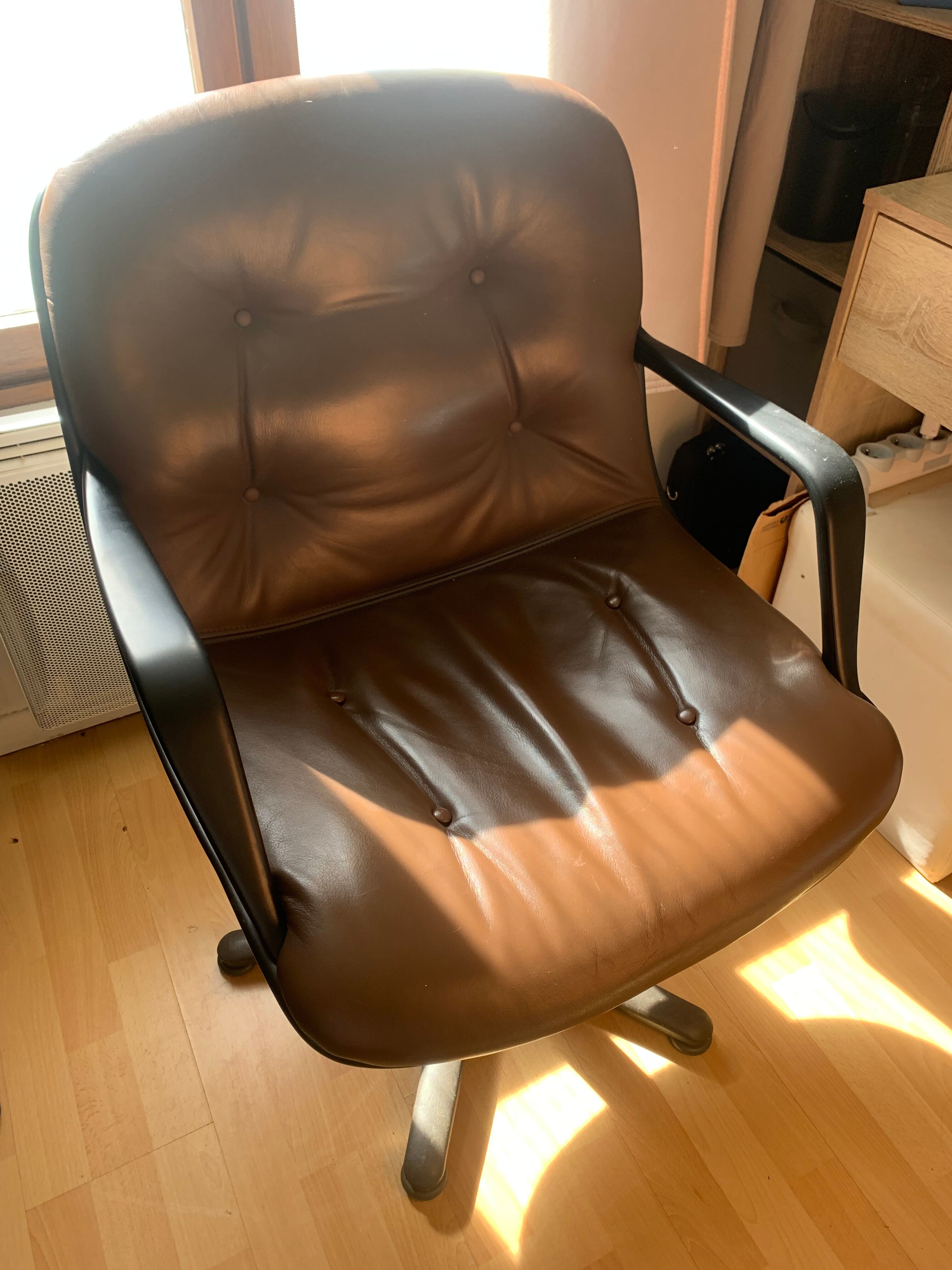 Comforto leather armchair
