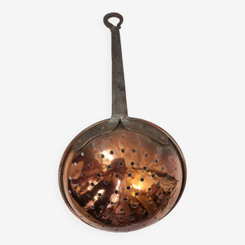 Copper strainer for strawberries