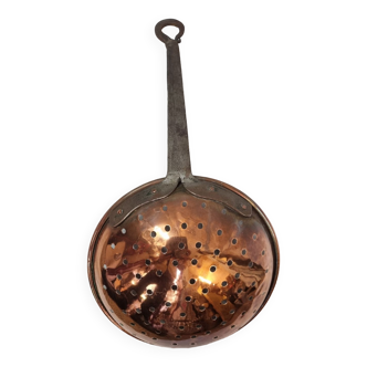 Copper strainer for strawberries