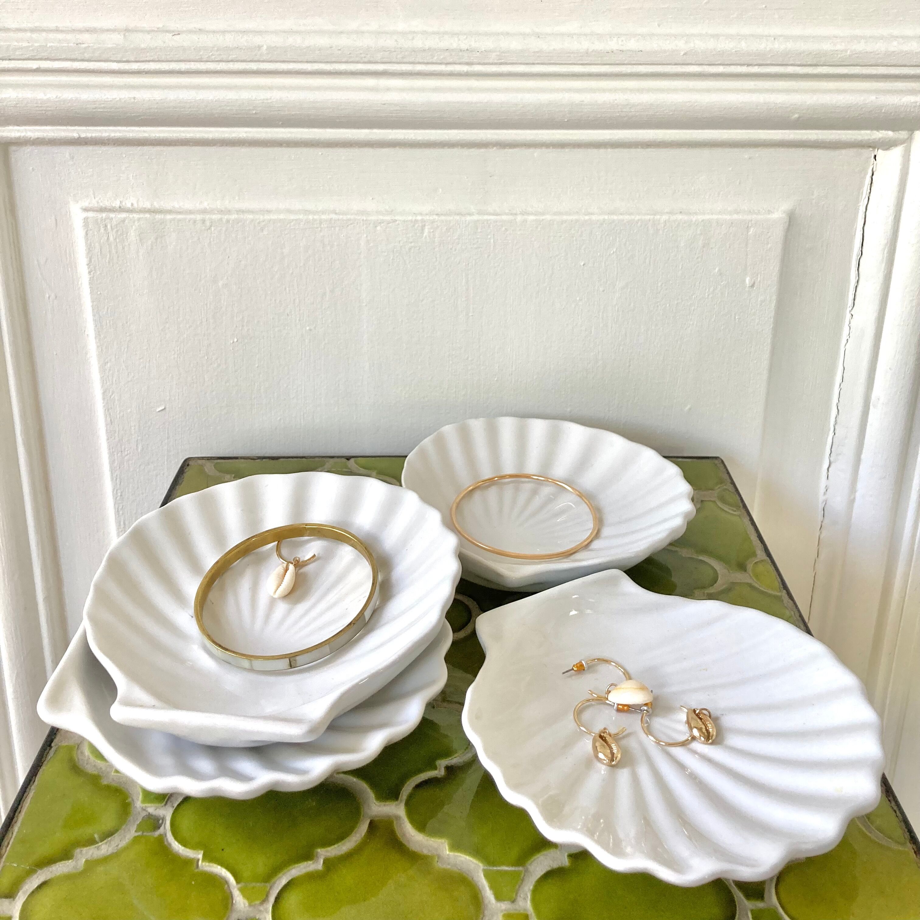 Empty scallop cups ceramic pockets