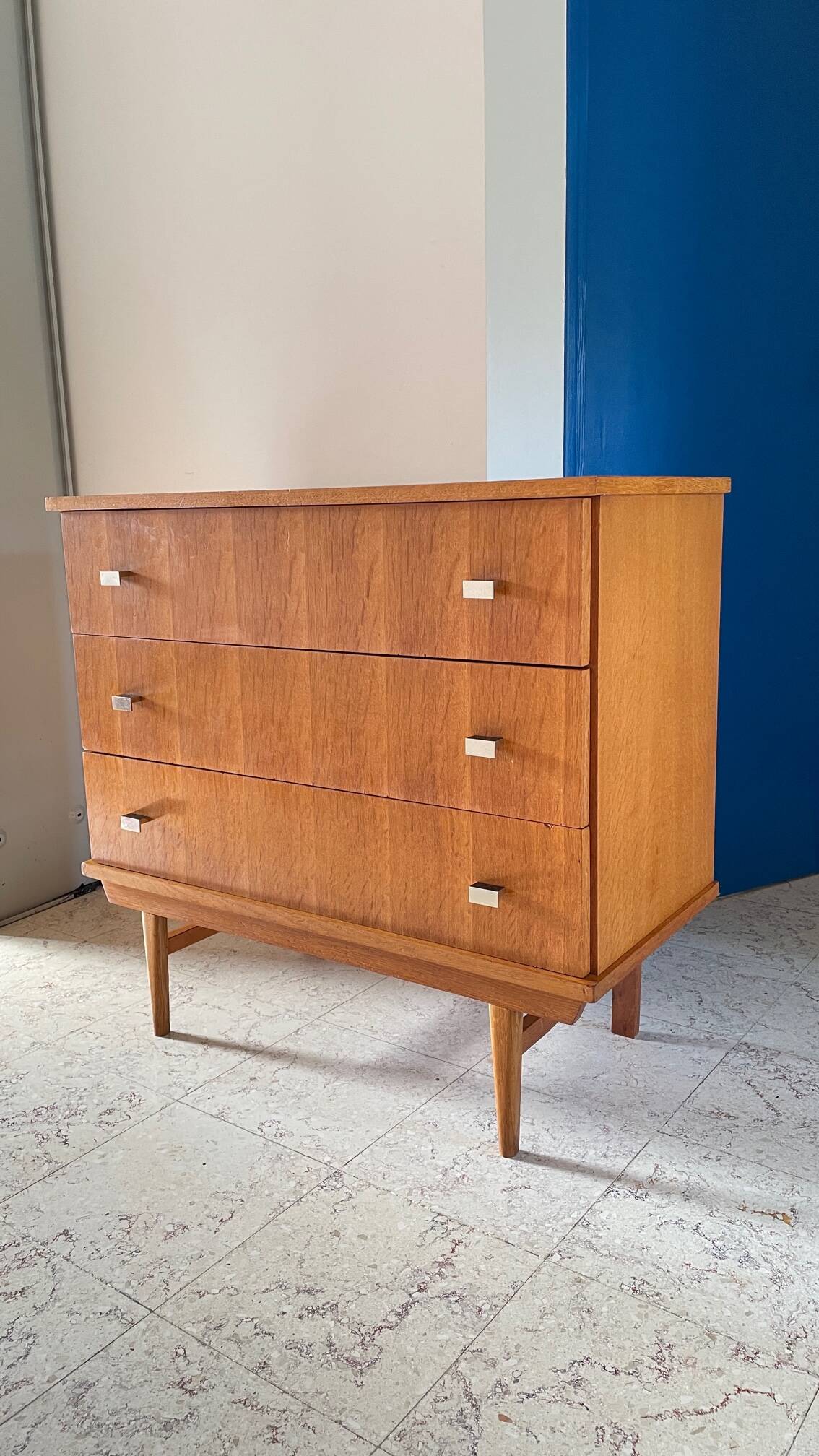 Vintage design geometric chest