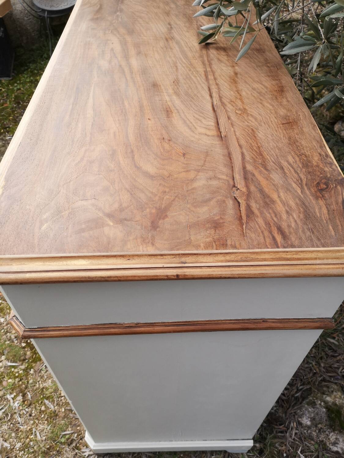 Oak chest of drawers