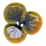 Compartmentalized plate in the shape of a Vallauris leaf