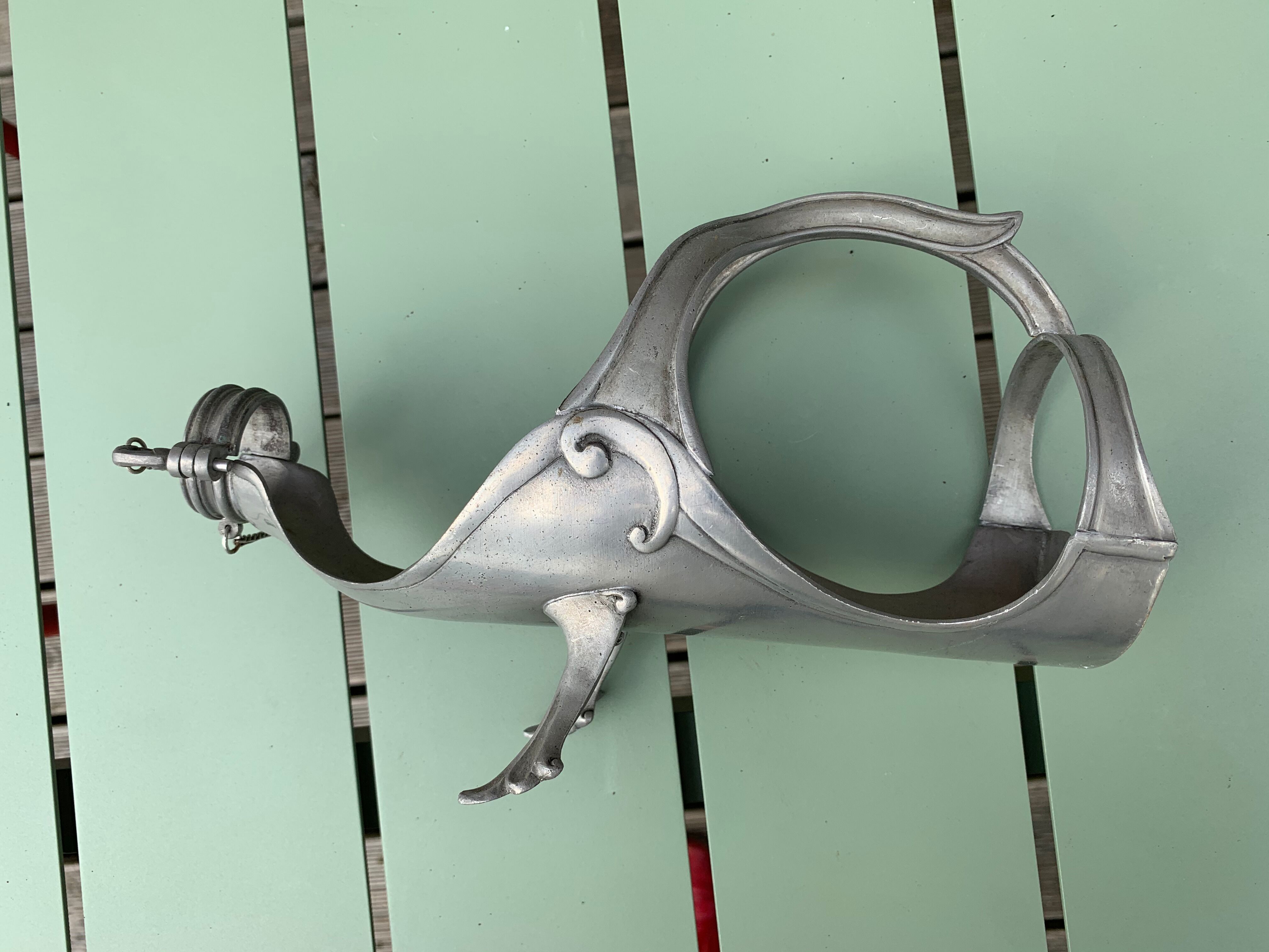 Tin bottle door