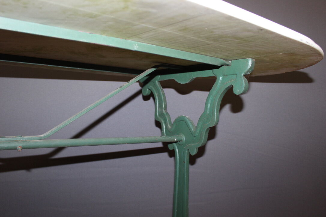Bistro table in marble and cast iron around 1900
