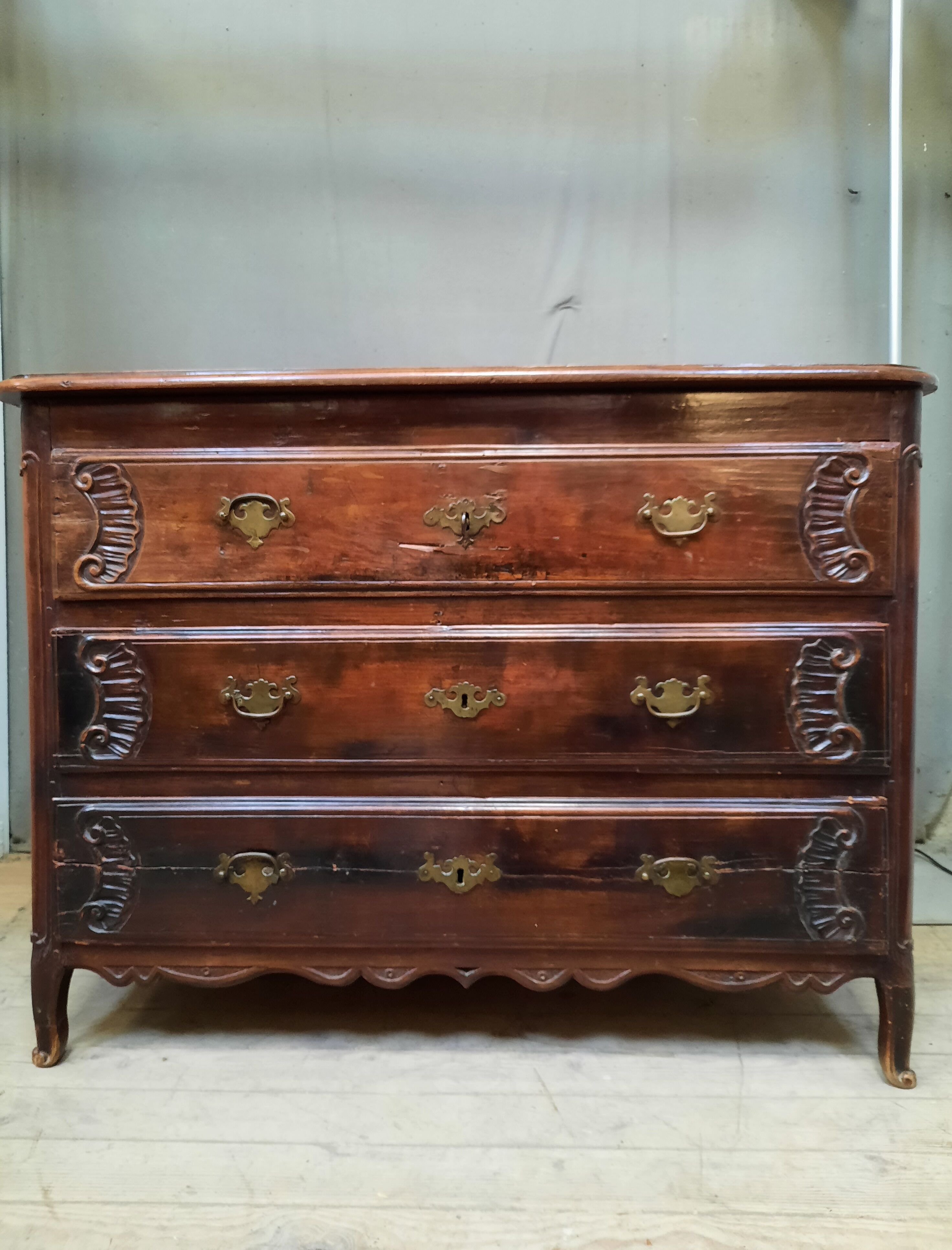 Antique oak chest of drawers