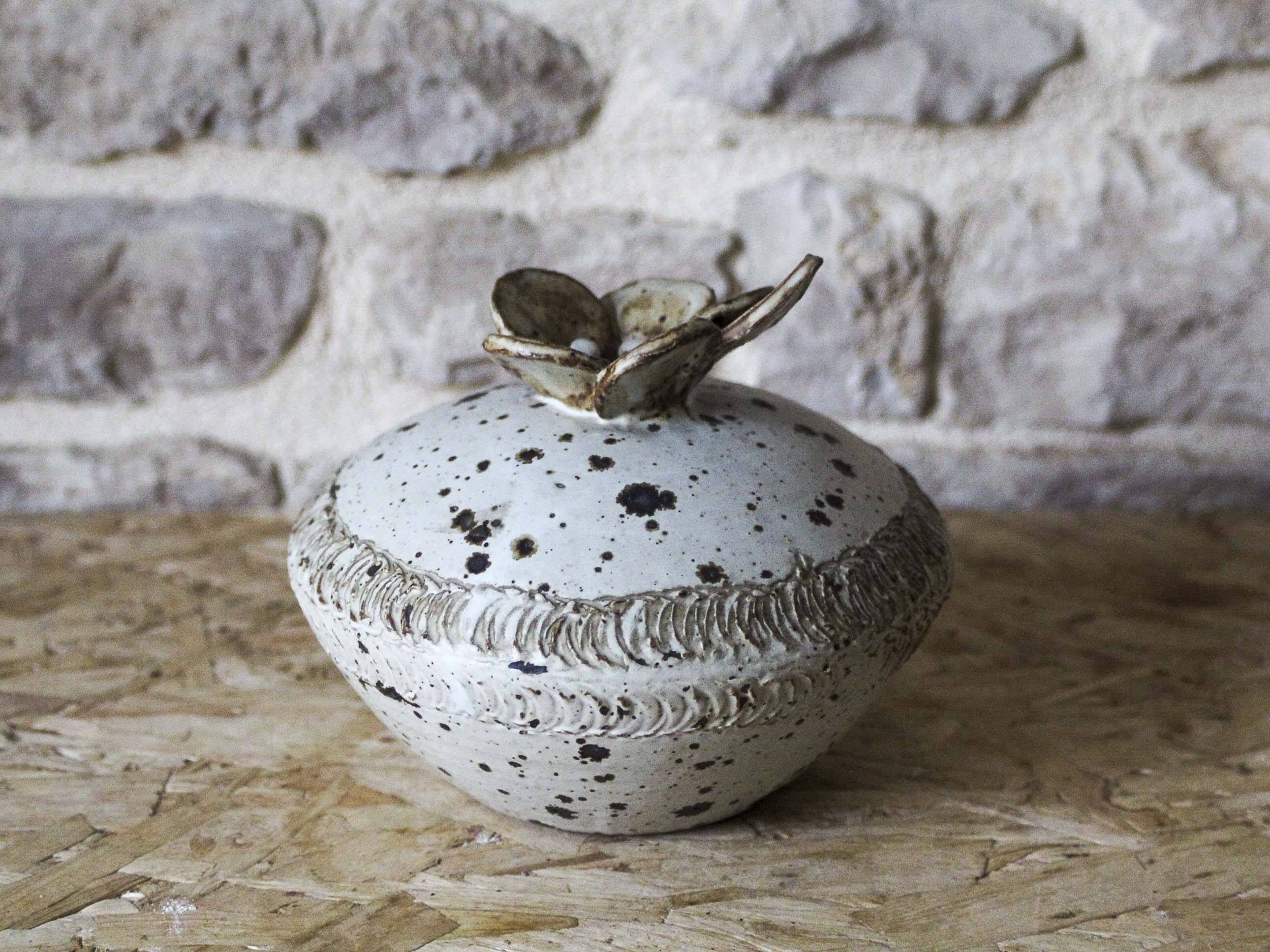 Soliflore vase in pyrite sandstone Suzanne Dauliach