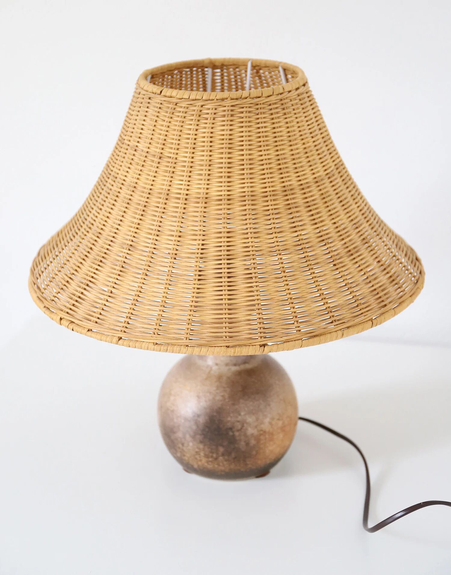 Table lamp – Vintage 60s ceramic and rattan shade