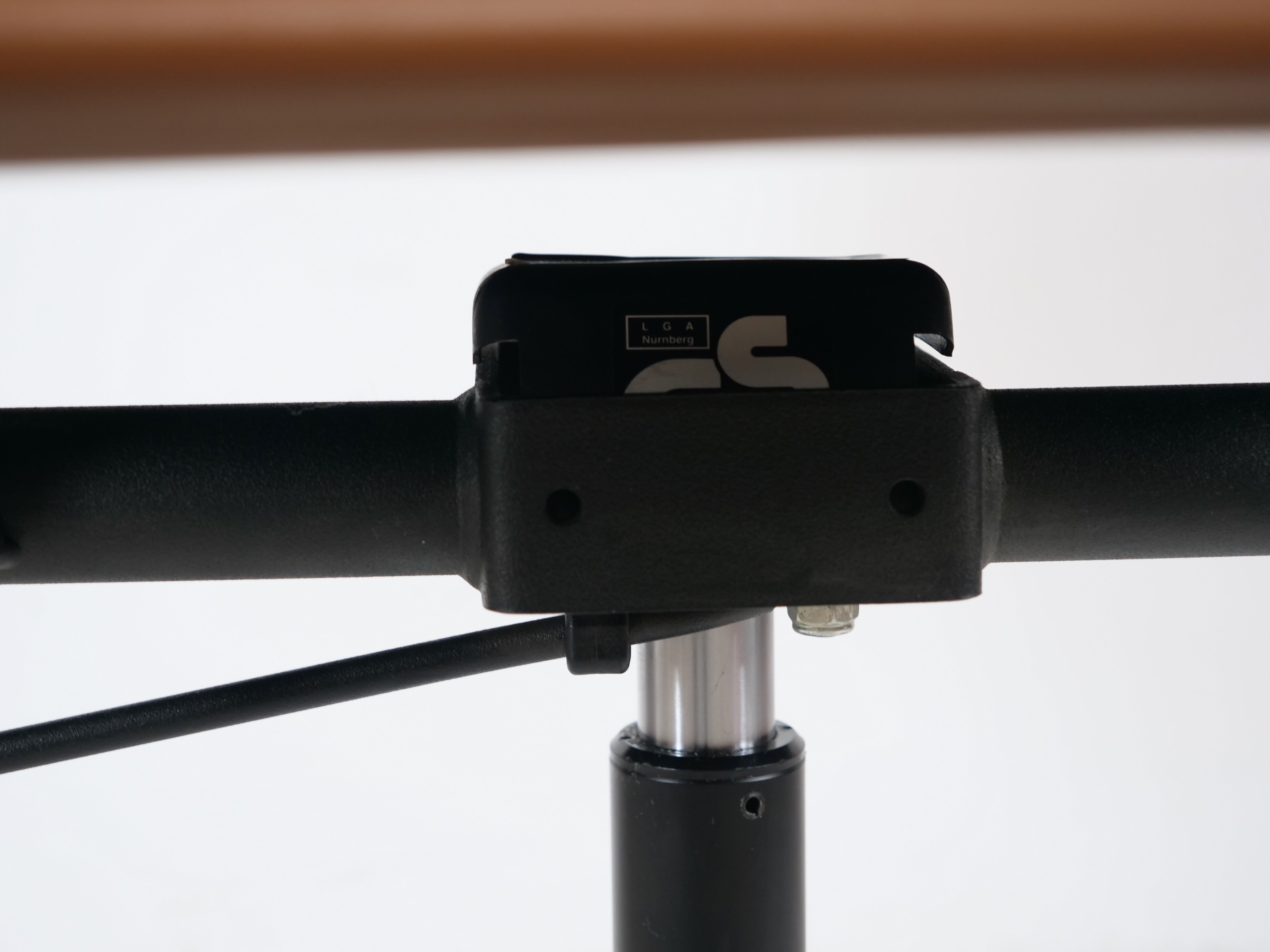 Eames EA 219 Vitra leather office chair