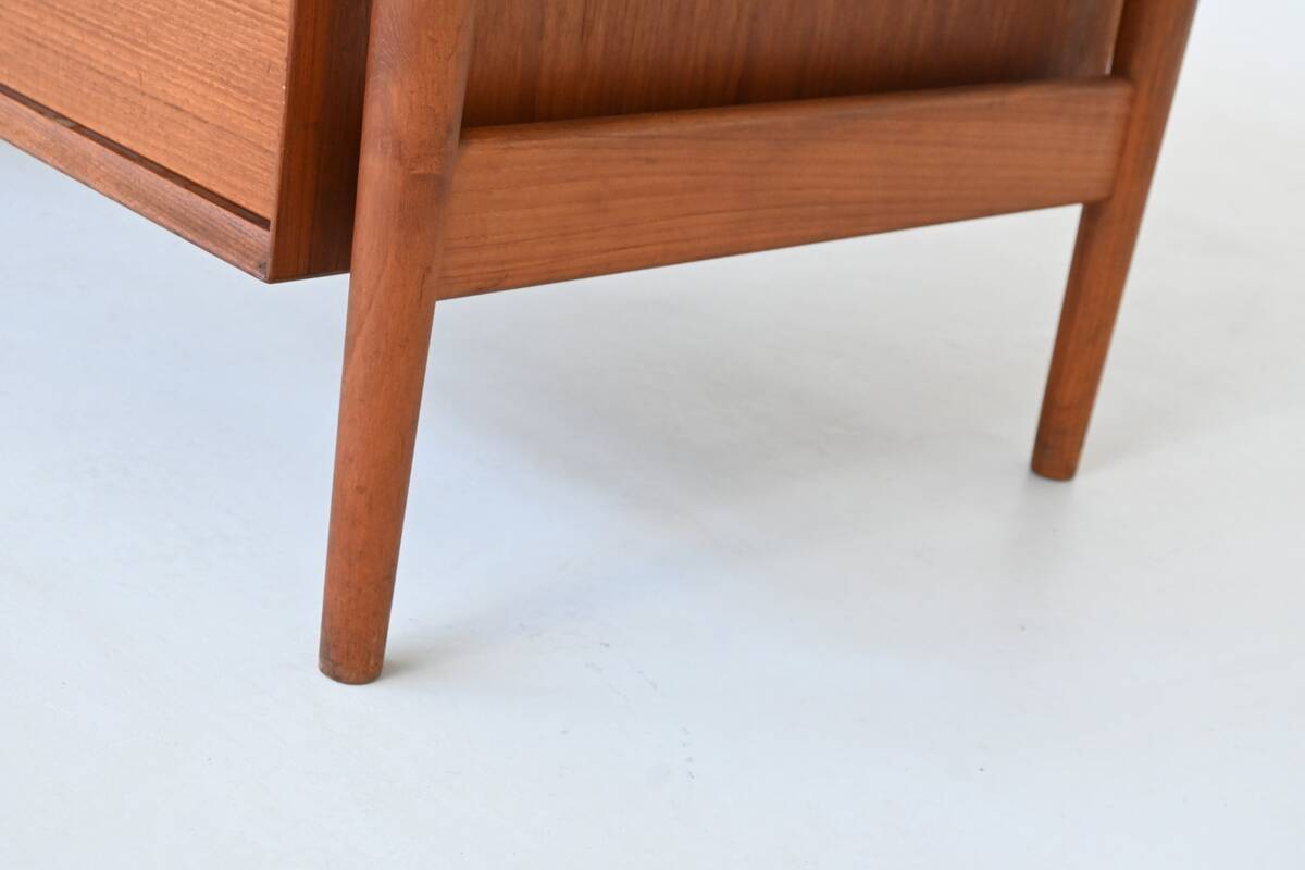 Arne Vodder writing desk model 207 in teak Sibast Denmark 1960