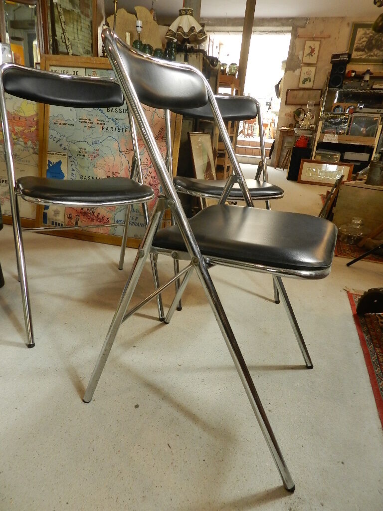 3 Sauvignet folding chairs
