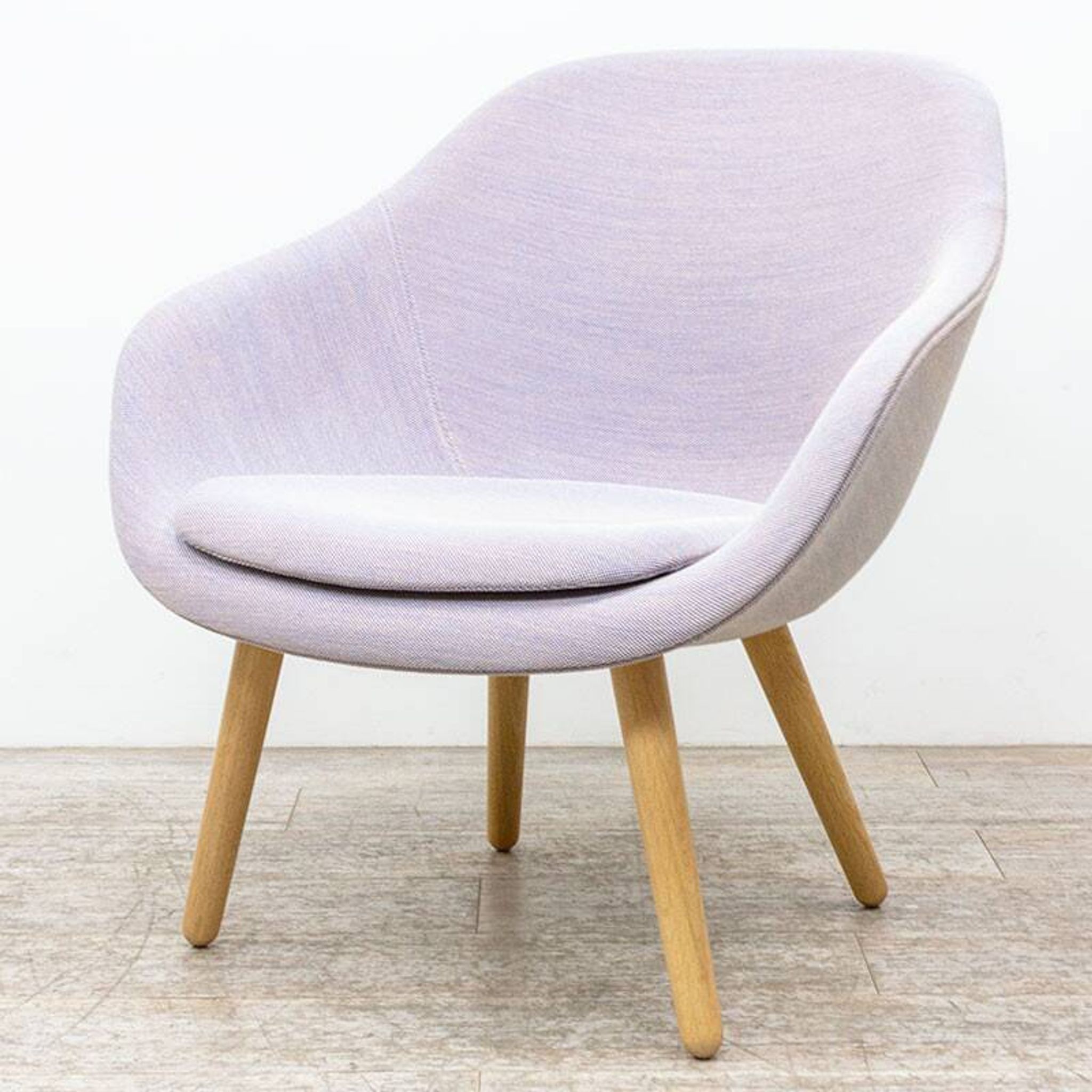 HAY AAL 82 armchair in mauve fabric with oak legs.