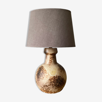 Brutalist sandstone lamp