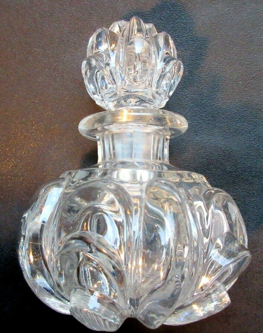 Flacon de parfum cristal Baccara ananas en forme de boule sculptée