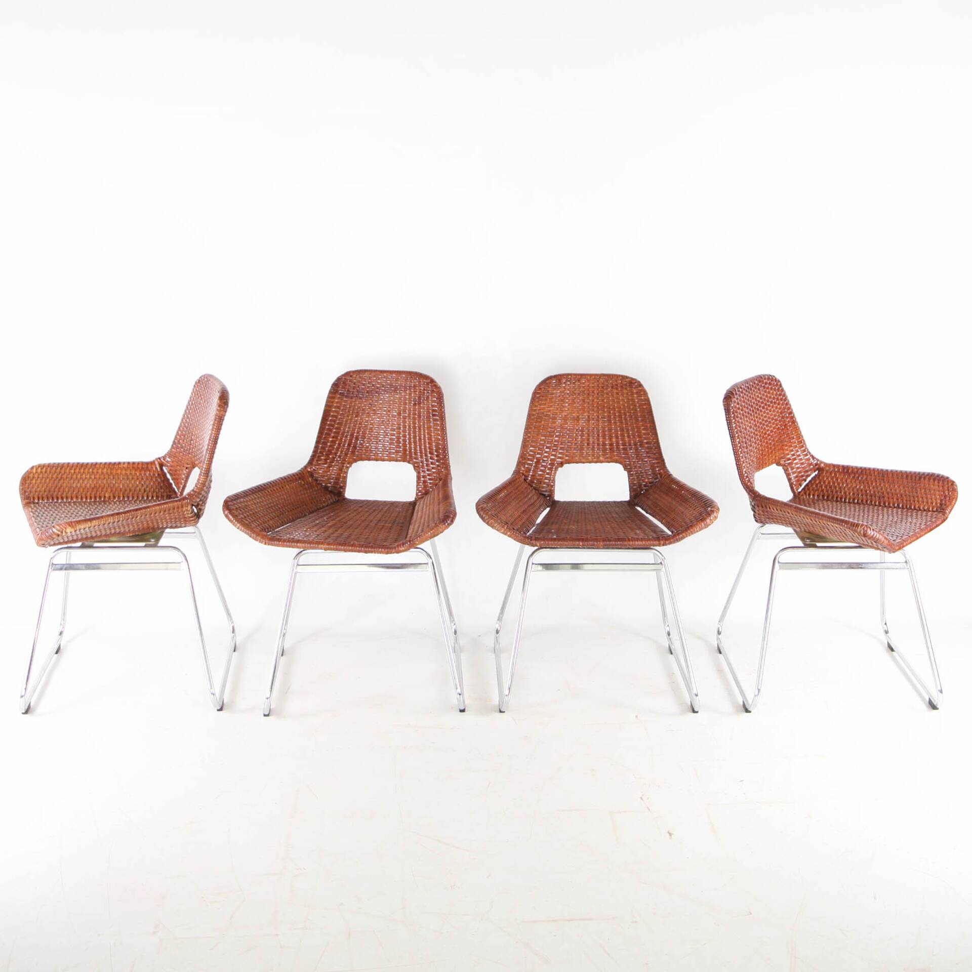 Suite de 4 chaises en rotin et chrome