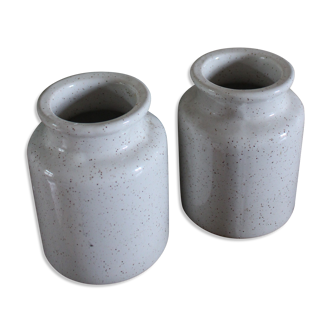 2 pots with varnished mustard sandstone