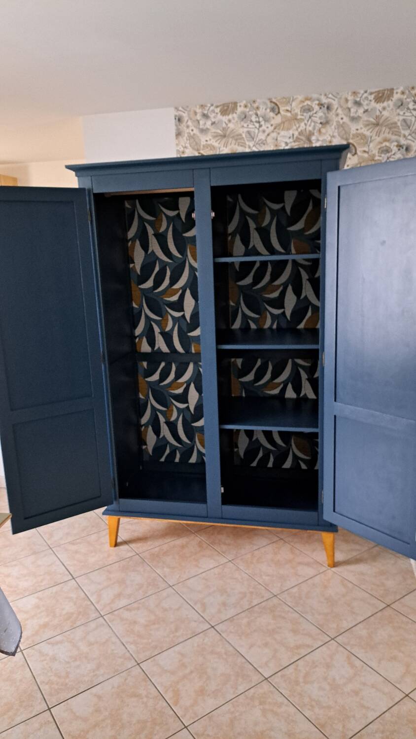 Rød Sødgren wardrobe