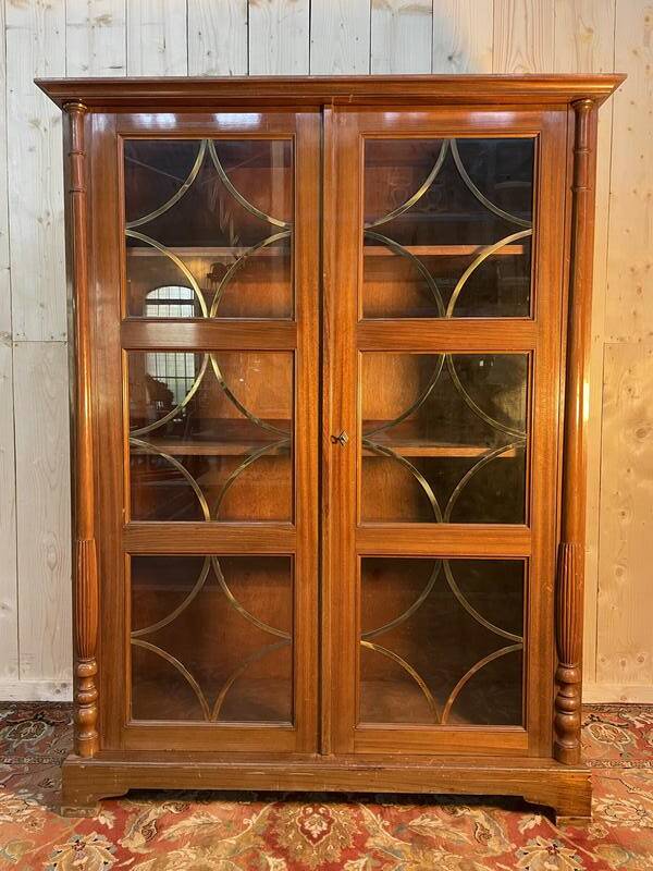 Bookcase - English display cabinet in mahogany and brass