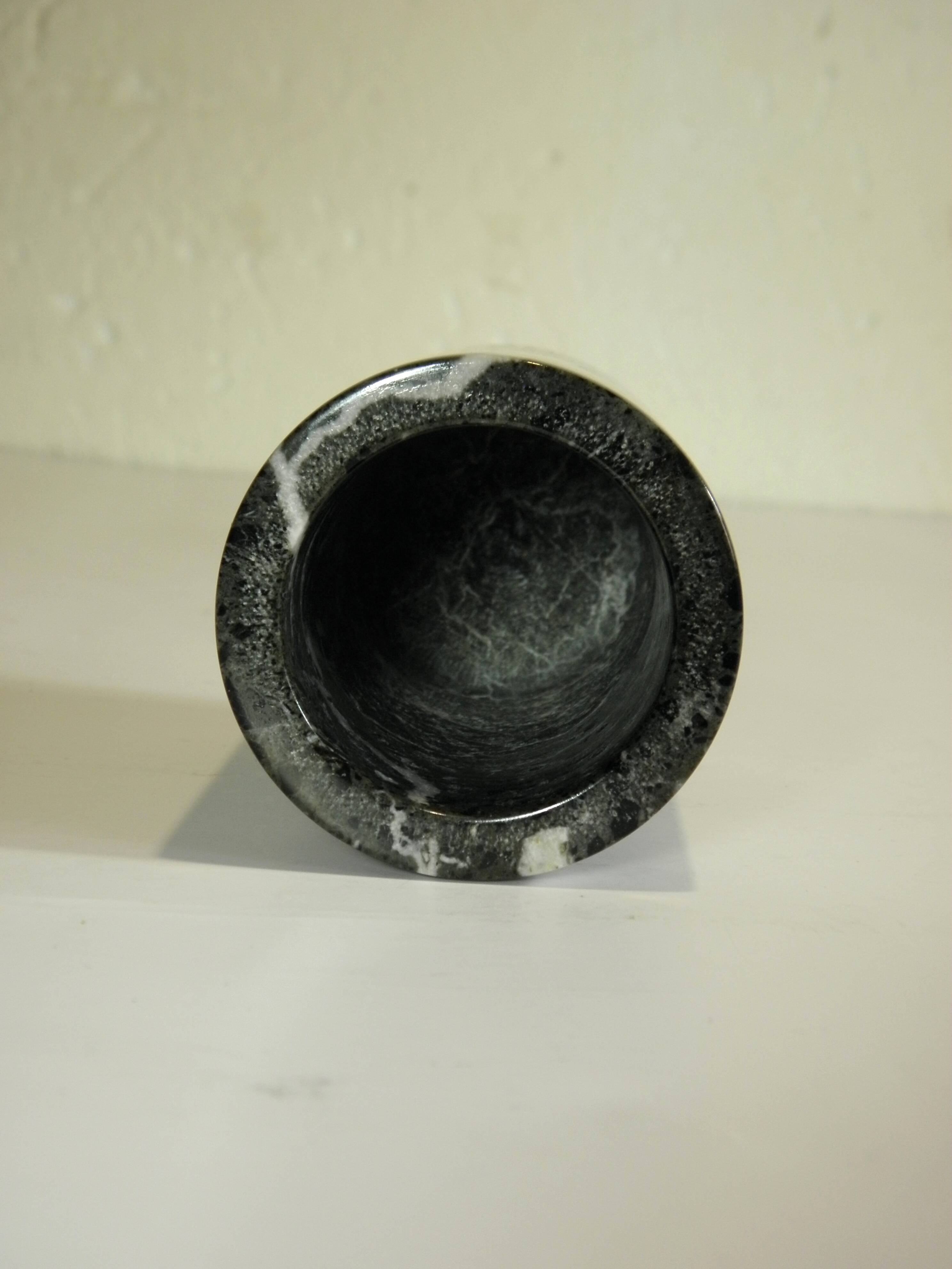 Pot - vase in black marble 10 cm