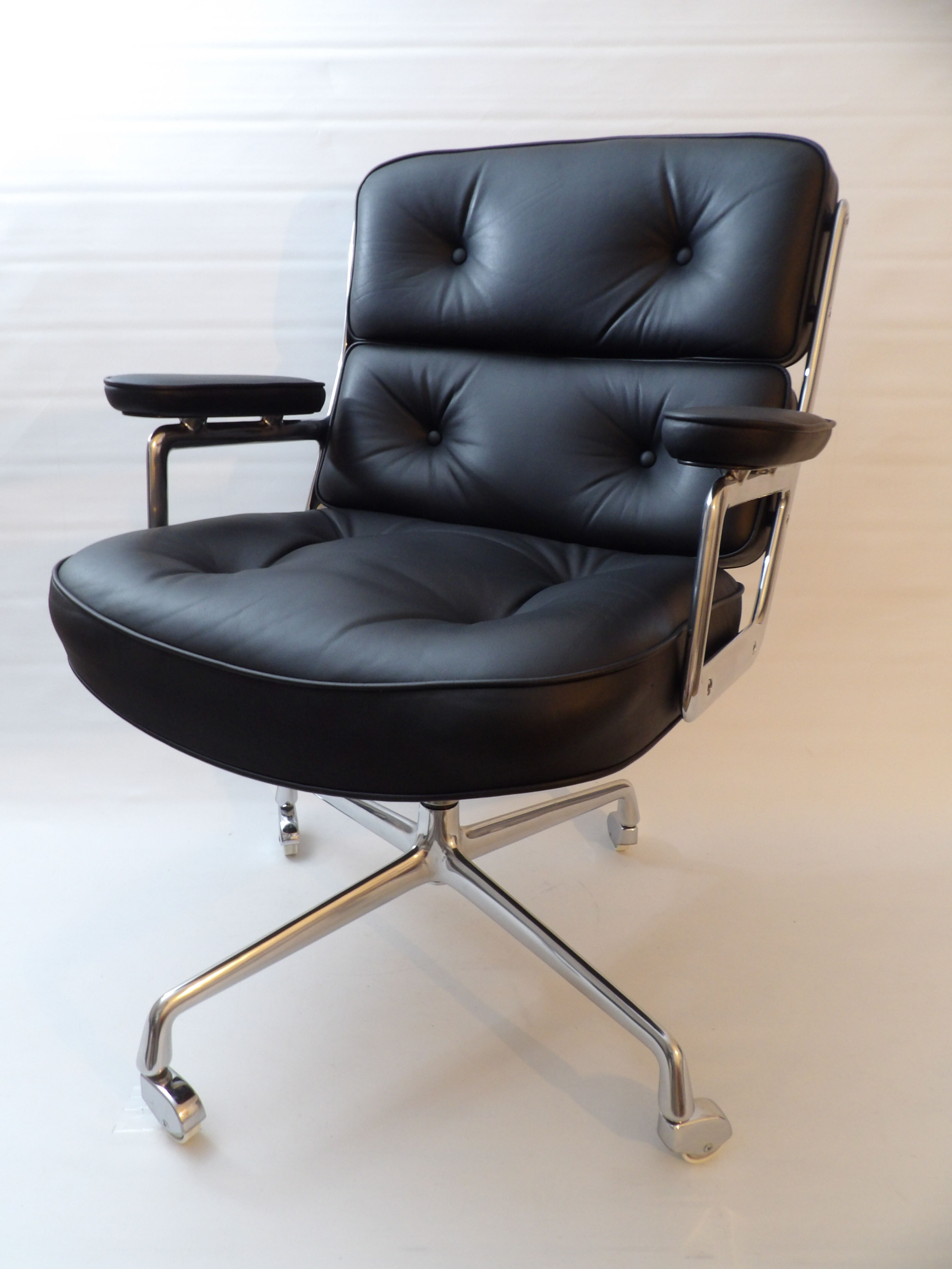 Charles Eames "Time Life" office chair edited by Herman Miller