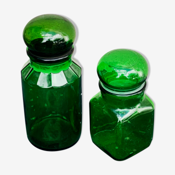 Deux bocaux en verre vert publicitaire vintage 1970