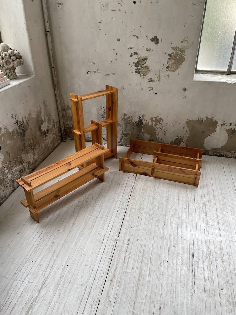 Trio d'étagères constructivistes en pin style Regain