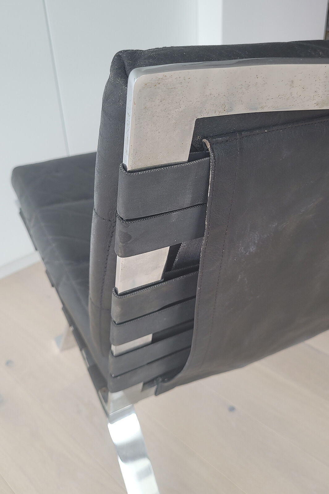 Pair of black leather loung chairs by Hans Eichenberger for Girsberger