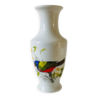 Petit vase en porcelaine blanche avec joli oiseau