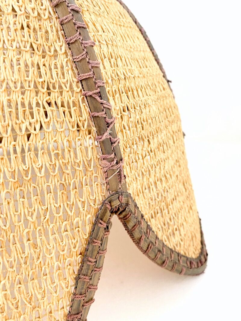 Suspension flower in rabane