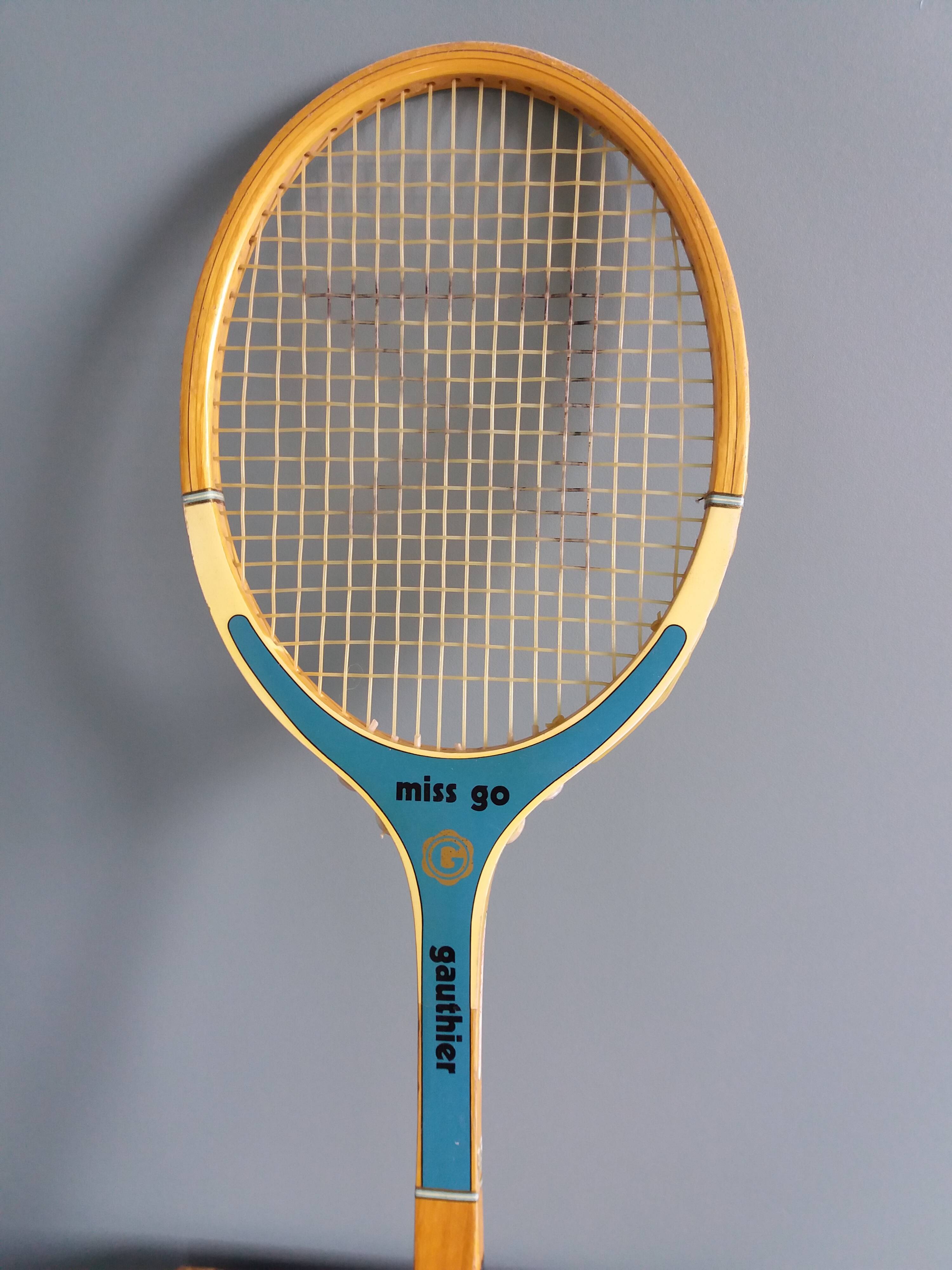 Gauthier Miss Go tennis racket with cover