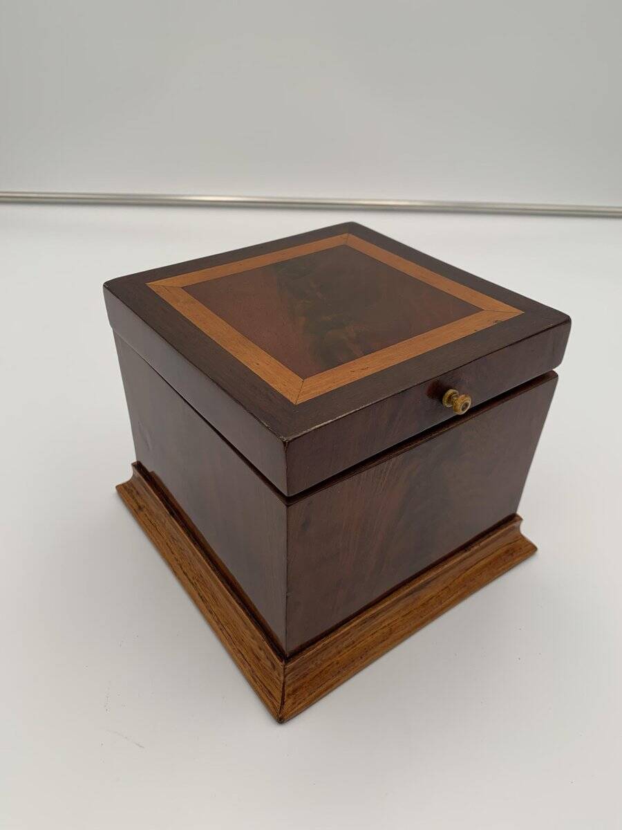 Biedermeier Cubic Box in Mahogany and Maple, Austria, 1840s