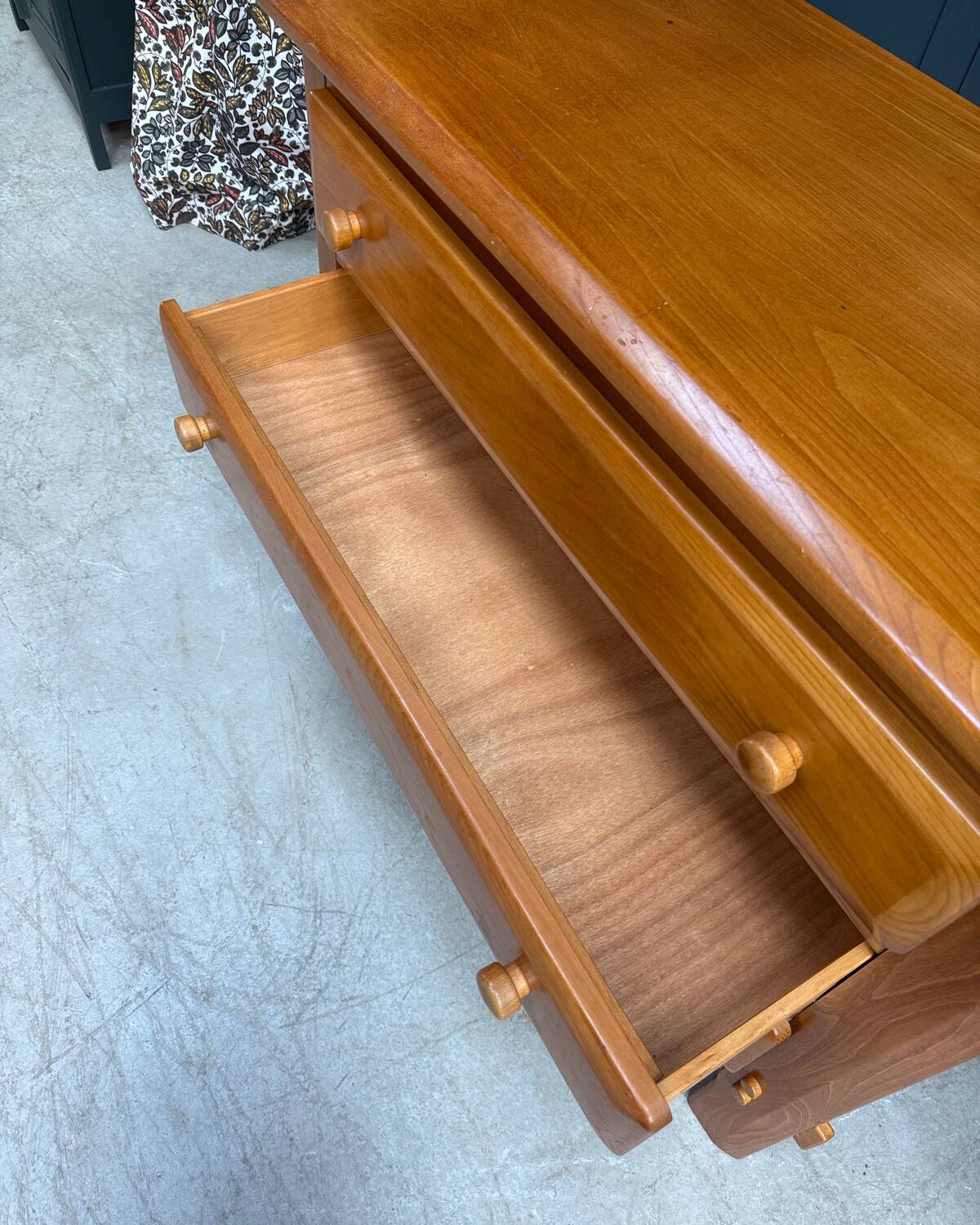 Vintage chest of drawers in solid elm