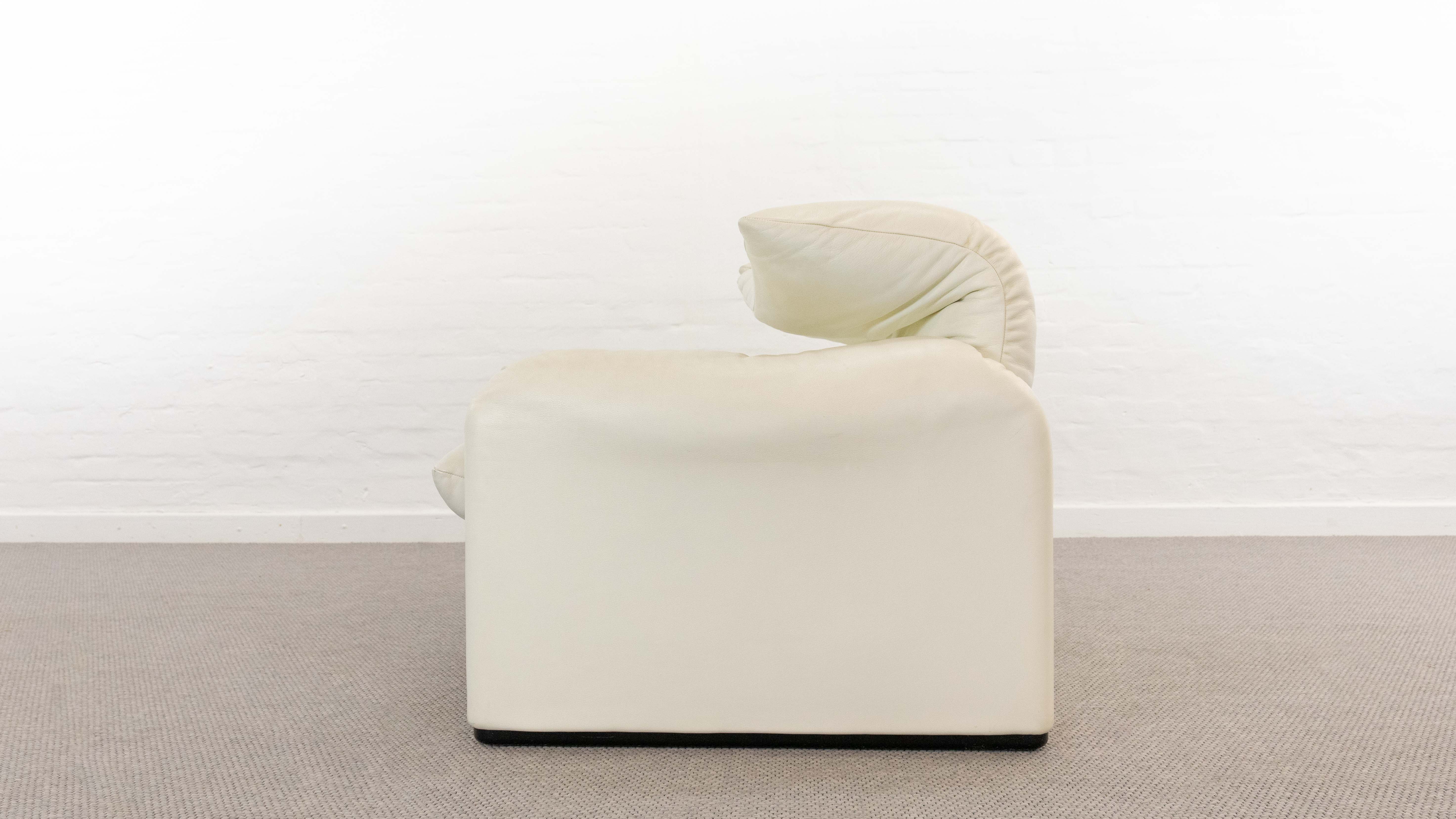 Maralunga 2-seater sofa in white leather by Vico Magistretti for Cassina