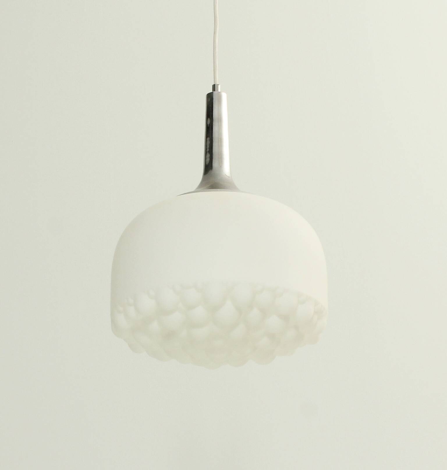 Lustre en verre opal de Peill & Putzler, Allemagne, 1960's