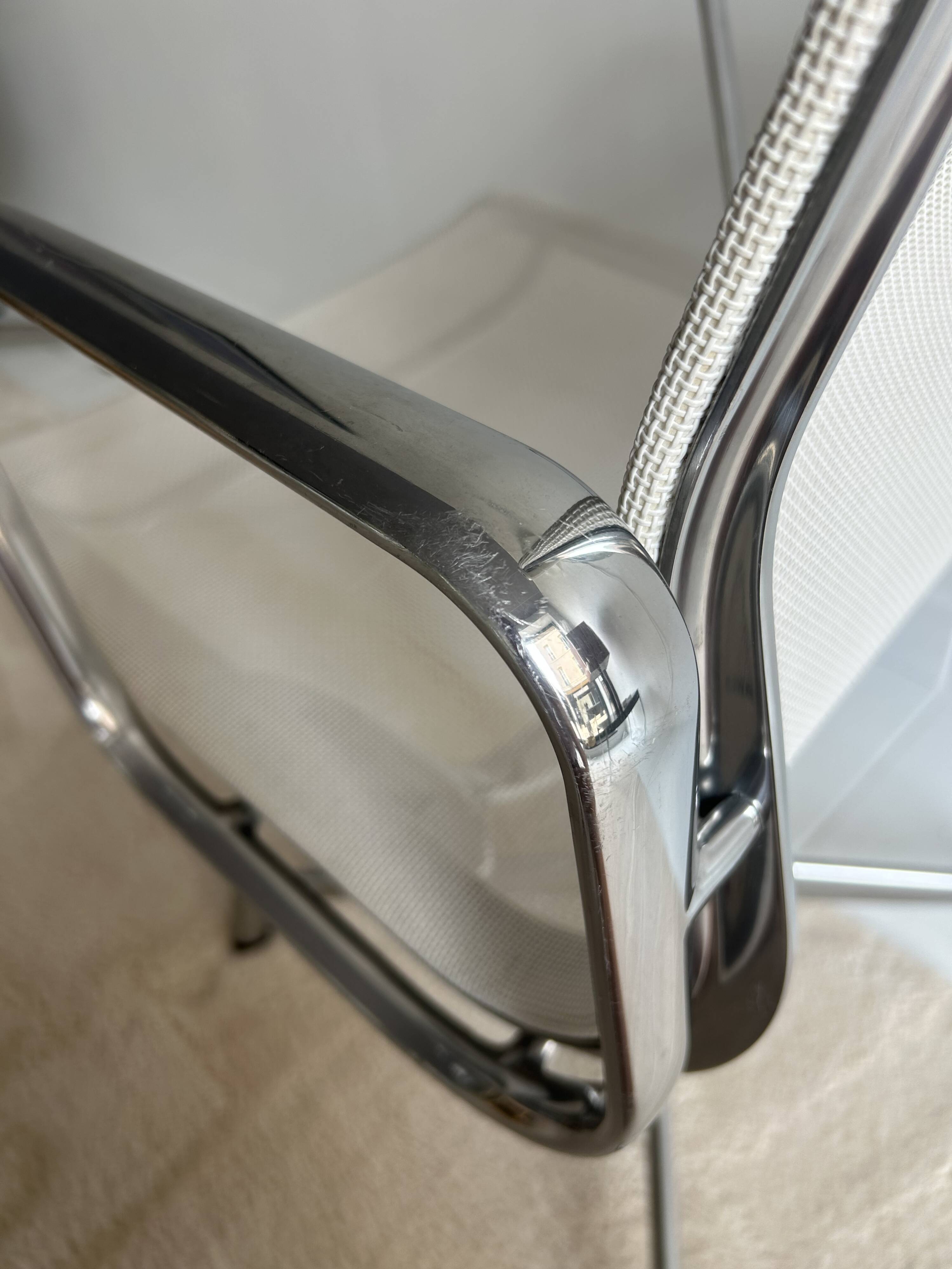 Eames EA108 swivel chair Vitra