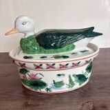 Large covered duck-shaped porcelain pot in China